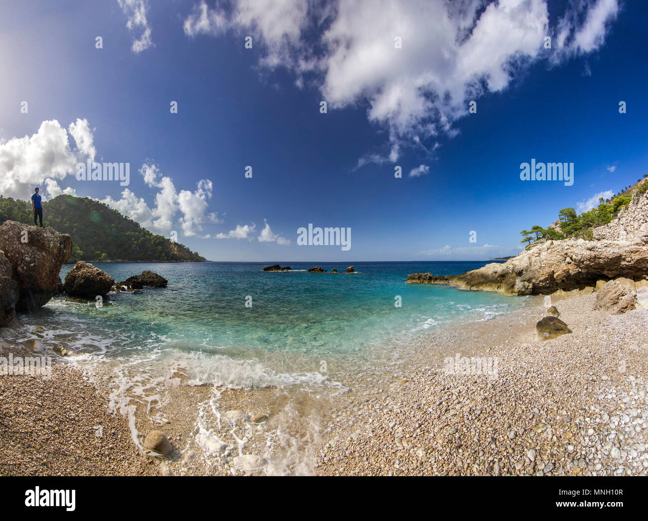 Sunrise colorati sul mare mediterranea Foto Stock