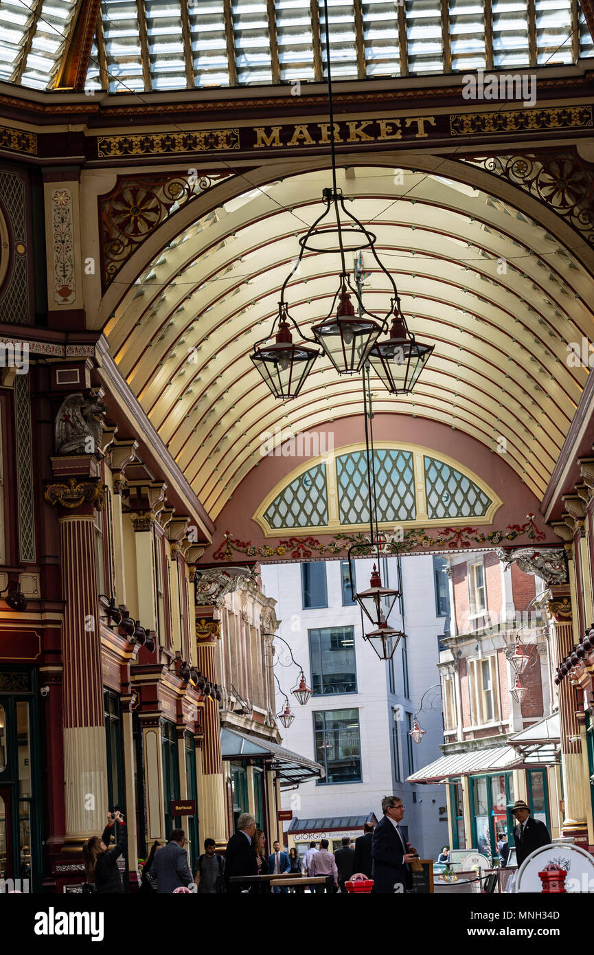 Mercato Leadenhall è un mercato coperto di Londra, situato su Gracechurch Street è uno dei più antichi mercati di Londra, risalente al XIV secolo Foto Stock