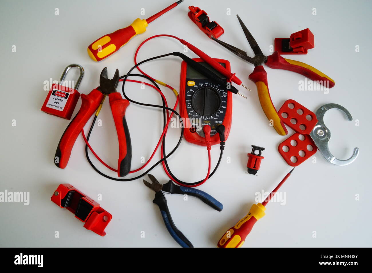 La sicurezza elettrica di misura e di apparecchiature di installazione (strumenti). Foto Stock