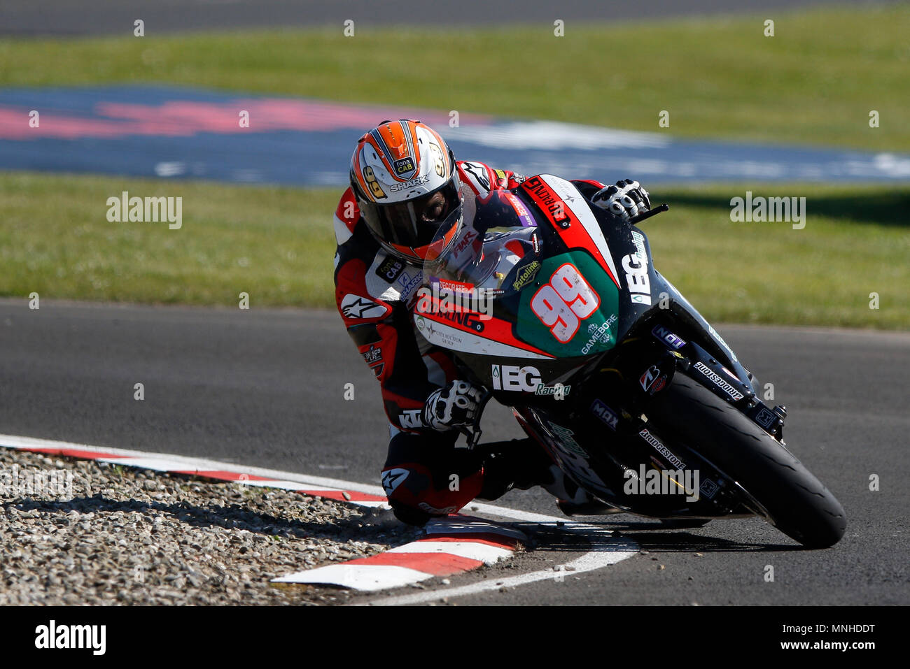 Portrush, Irlanda del Nord. Il 17 maggio 2018. Internazionale Nord Ovest 200 gara di moto, giovedì racing; Jeremy McWilliams Credito: Azione Sport Plus/Alamy Live News Foto Stock