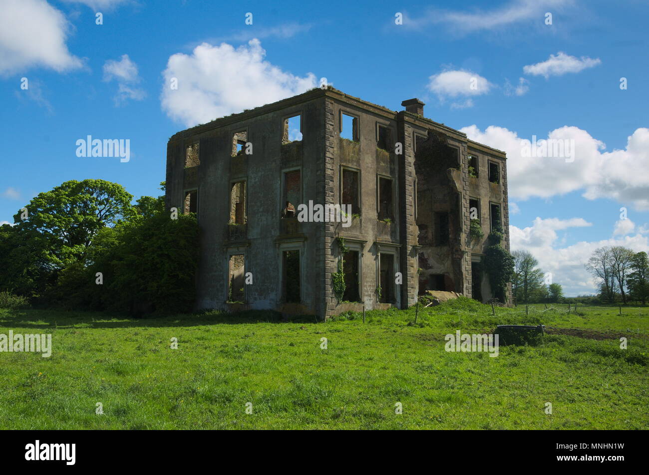 Il Grange una rovina tre storia Sede statali Foto Stock