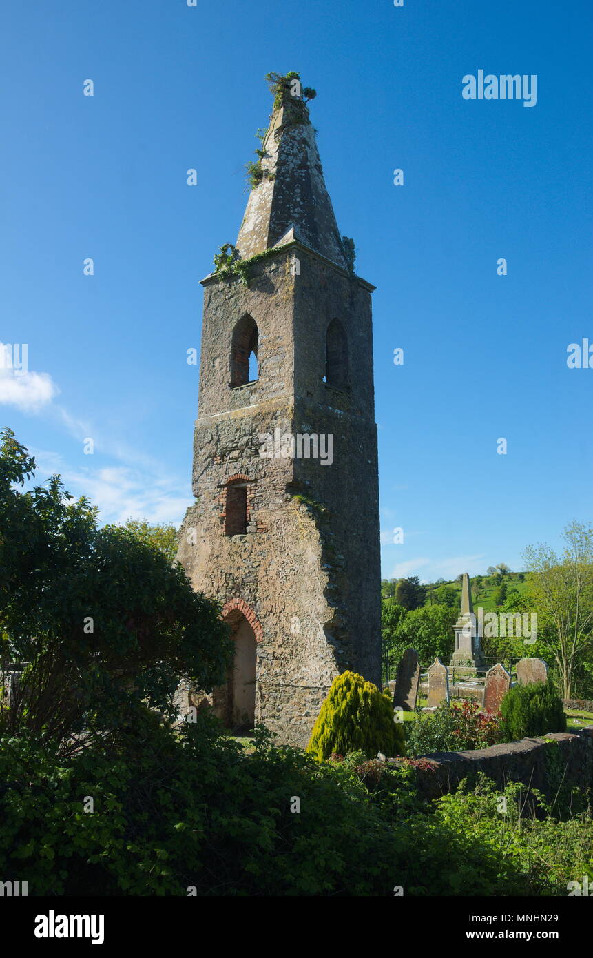 Un vecchio guglia inn Cahernorry cimitero Limerick Foto Stock