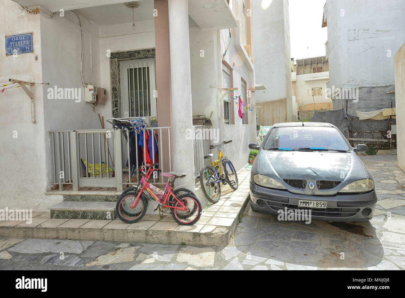 Piccola strada in una città greca,Creta Foto Stock