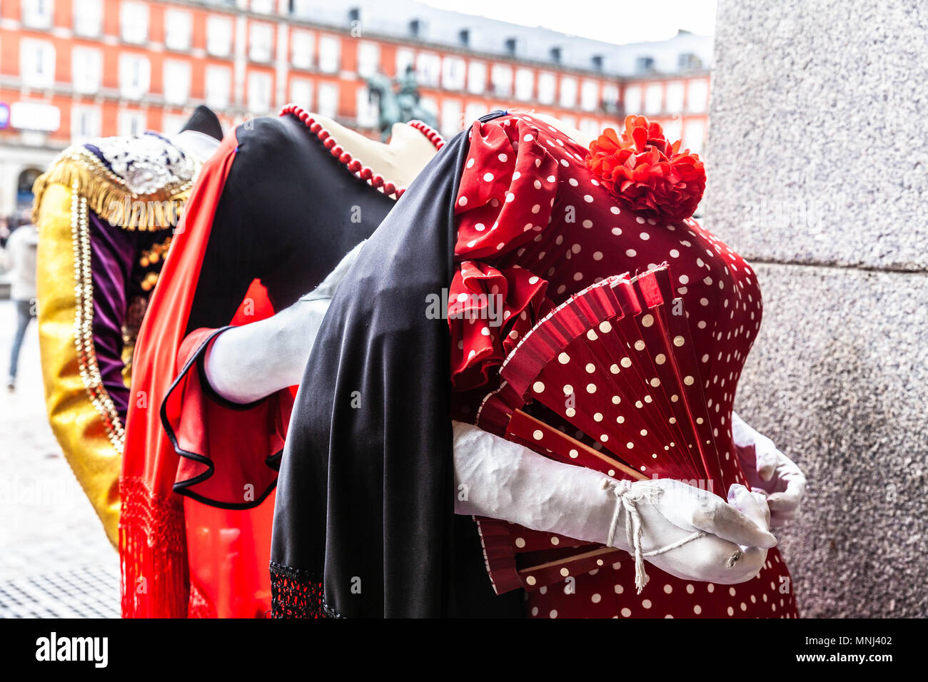 Manichini senza testa indossando il tradizionale abbigliamento spagnolo, Madrid, Spagna. Foto Stock