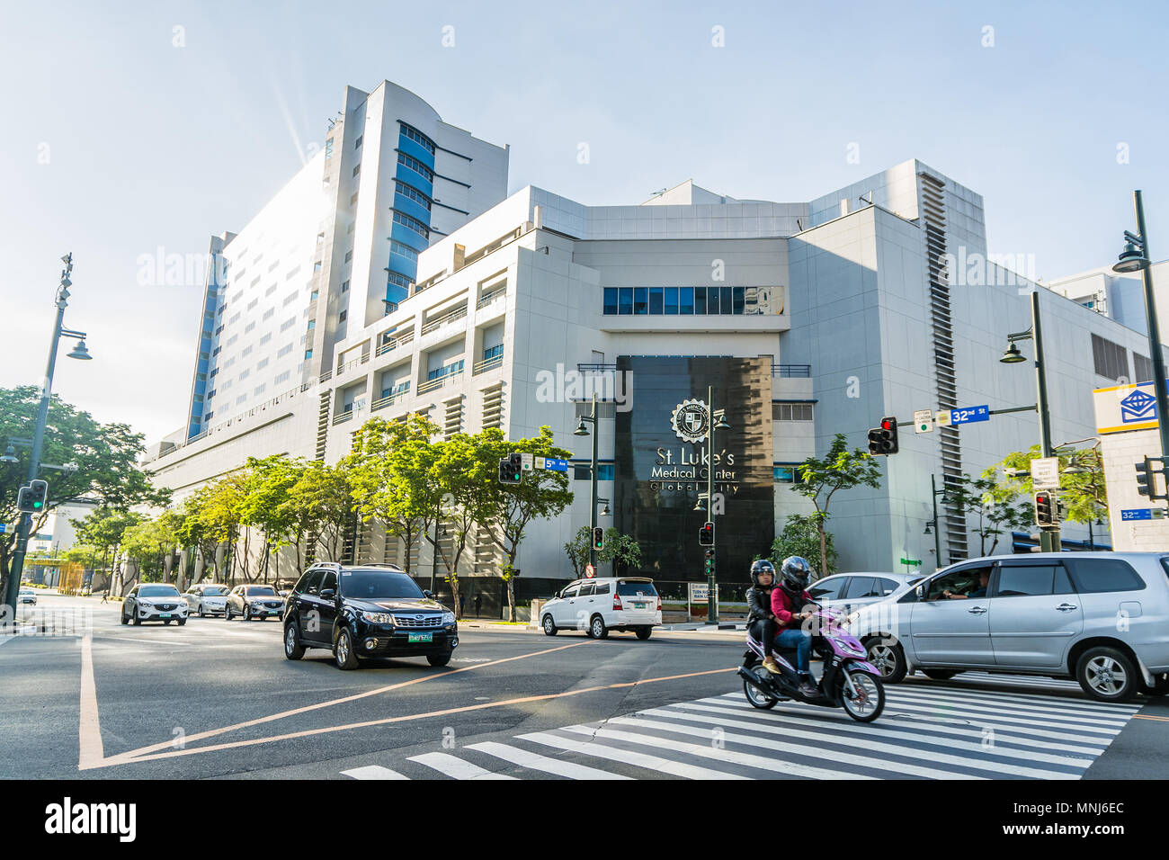 San Luca's Medical Center a Bonifacio città globale Foto Stock