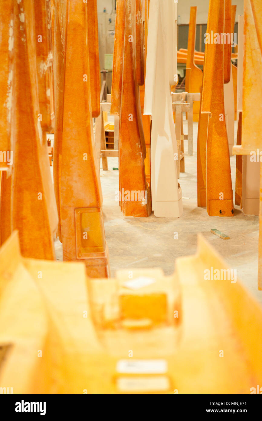 Yacht di parti di stampo in preparazione presso un fornitore e produttore leader di i componenti compositi avanzati per la progettazione architettonica, trasporto e mercati boatbuilding, Dubai, Emirati Arabi Uniti Foto Stock