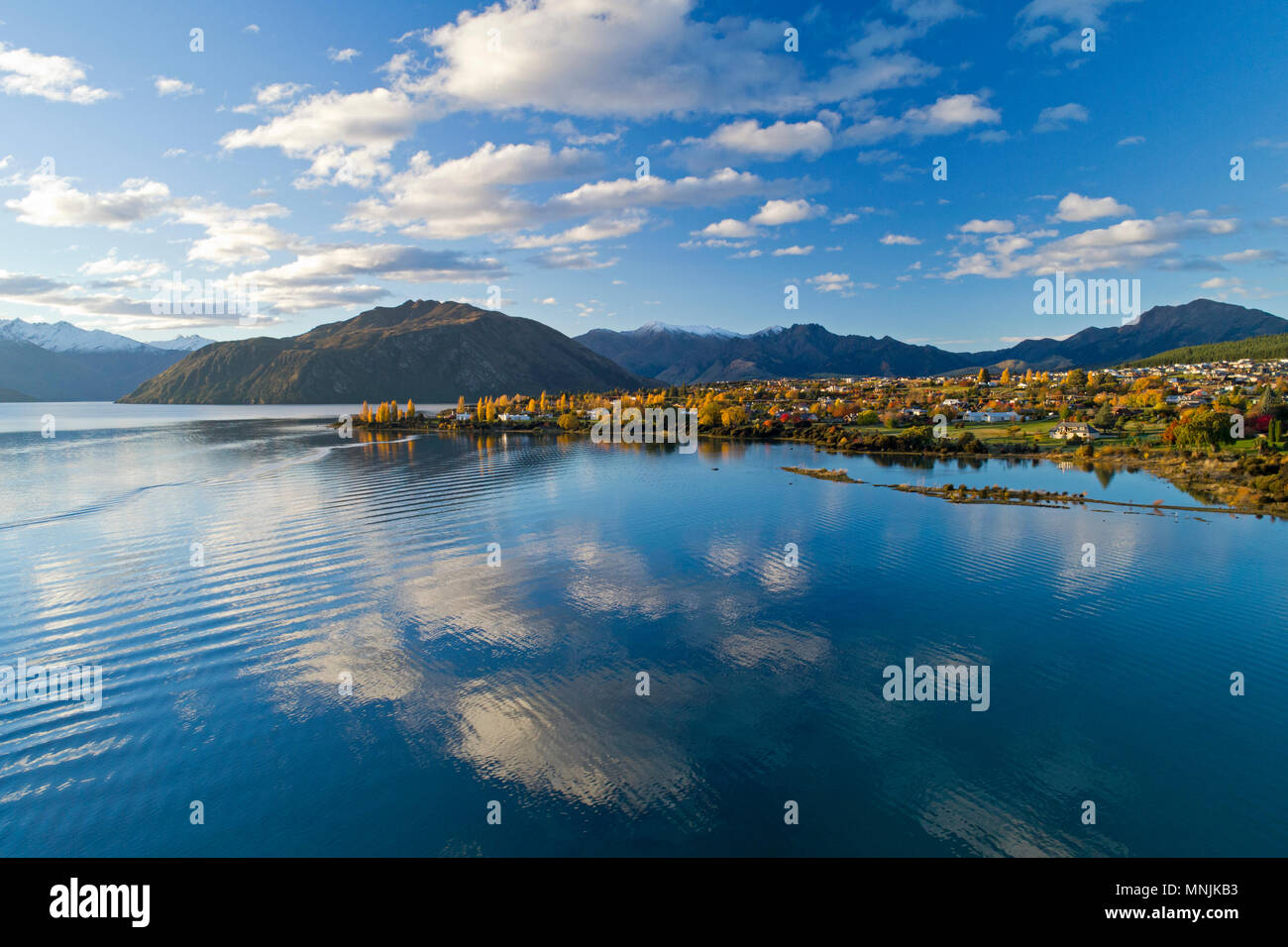 Bremner Bay, il lago Wanaka, Otago, South Island, in Nuova Zelanda - antenna fuco Foto Stock