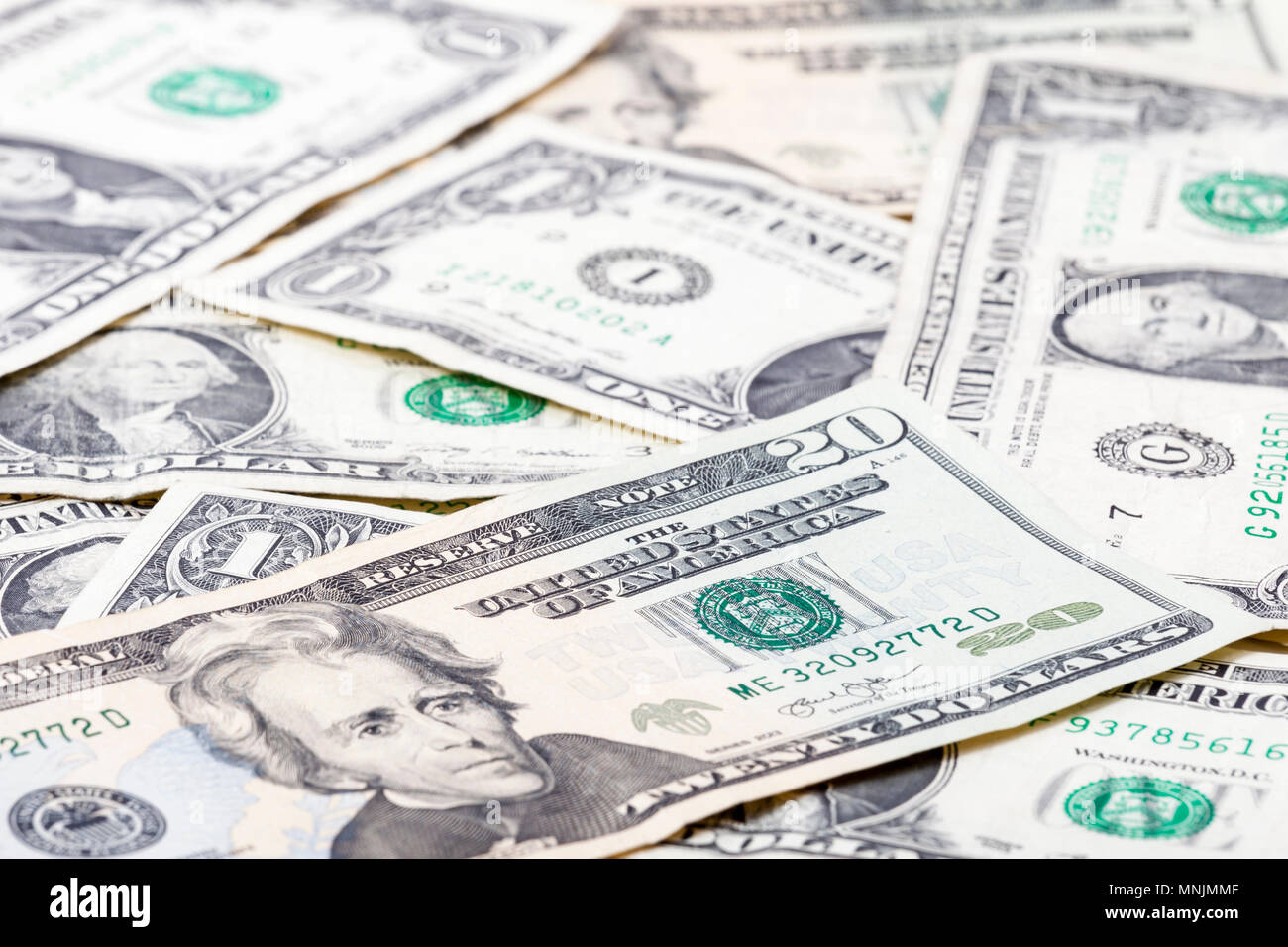 Il denaro americano. Dollari statunitensi sparse. Foto Stock