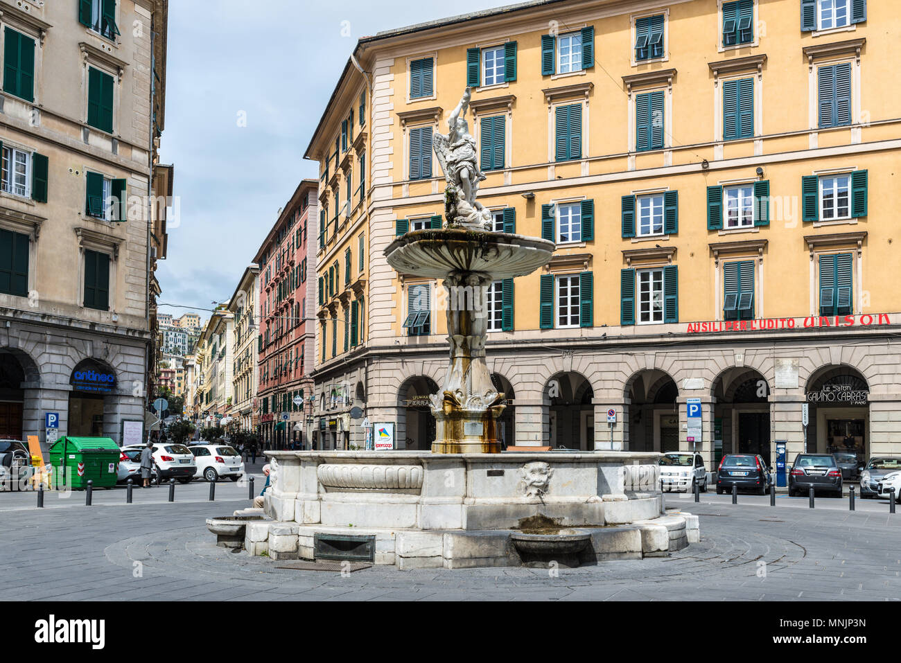 Genova, Italia - 14 Maggio 2017: meravigliosa fontana di Piazza Colombo di Genova, liguria, Italy. Foto Stock