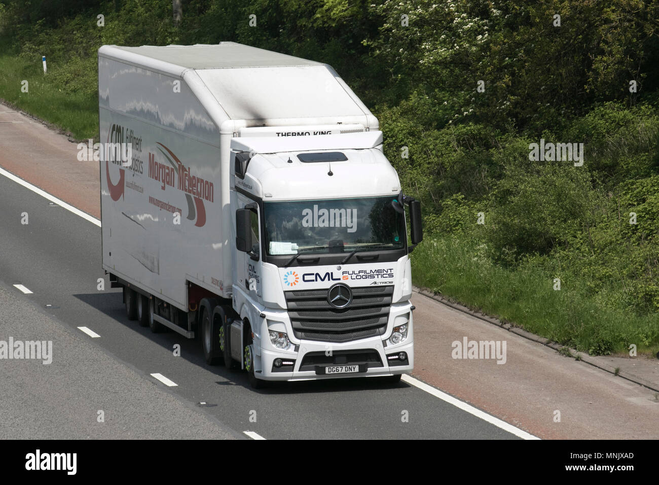 Rimorchi refrigerati CML CULINA GROUP, trasporto di alimenti refrigerati, prodotti refrigerati, contenitori refrigerati, congelati, prodotti sensibili alla temperatura; trasporto di merci pesanti e commerciali sulla M6 in direzione sud, Regno Unito Foto Stock