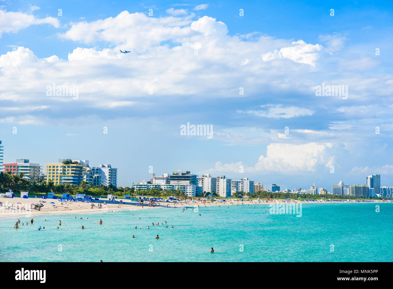 South Beach di Miami a estiva soleggiata giornata al mare dei Caraibi, il famoso percorso di viaggio in Florida, Stati Uniti d'America Foto Stock