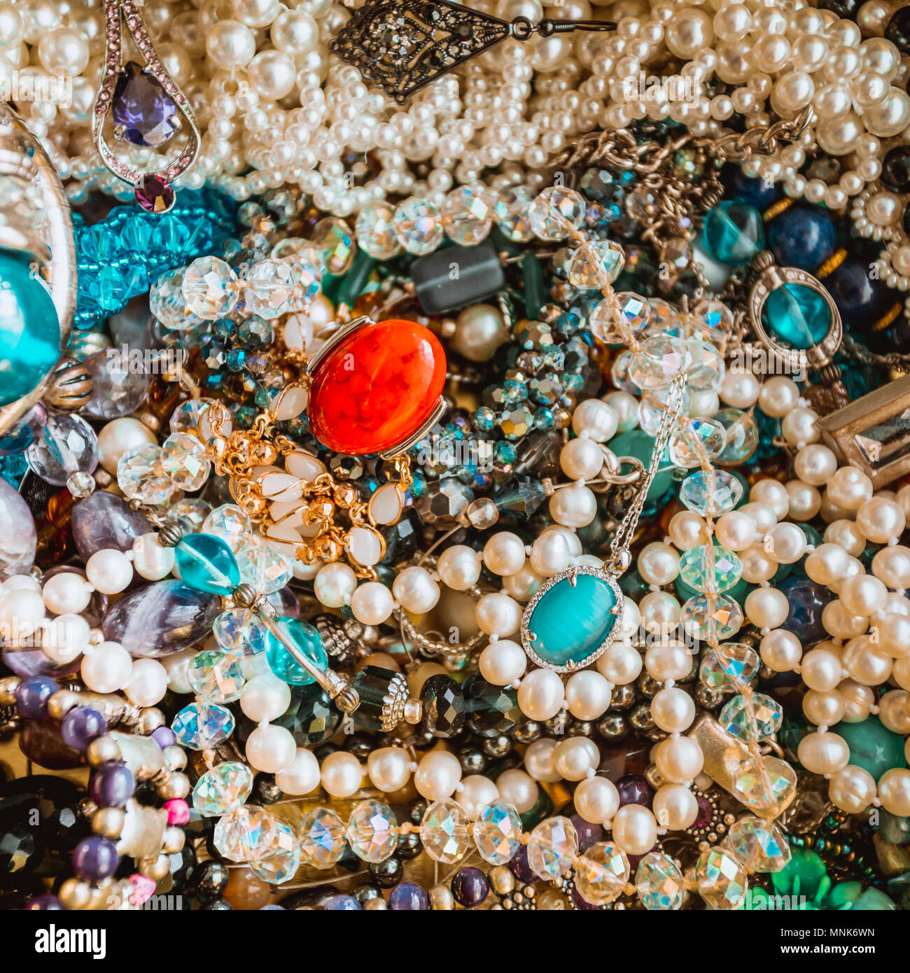 Gioielli come sfondo. Texture di gioielleria Foto stock - Alamy