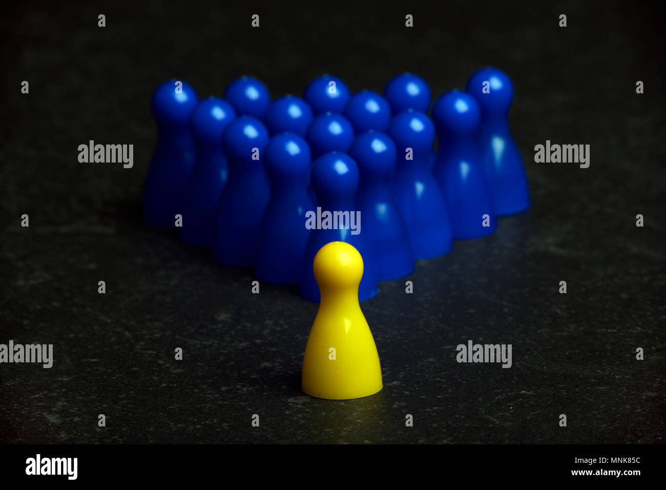 Pedine Per Gioco Da Tavolo In Legno Colorato – Colore Giallo, Confezione Da 100 Pezzi, In Sacchetto Richiudibile