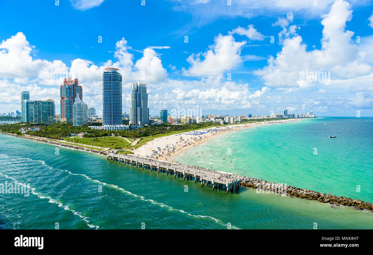 South Pointe Park e il molo a South Beach, Miami Beach. Vista aerea. Paradise e costa tropicale della Florida, Stati Uniti d'America. Foto Stock