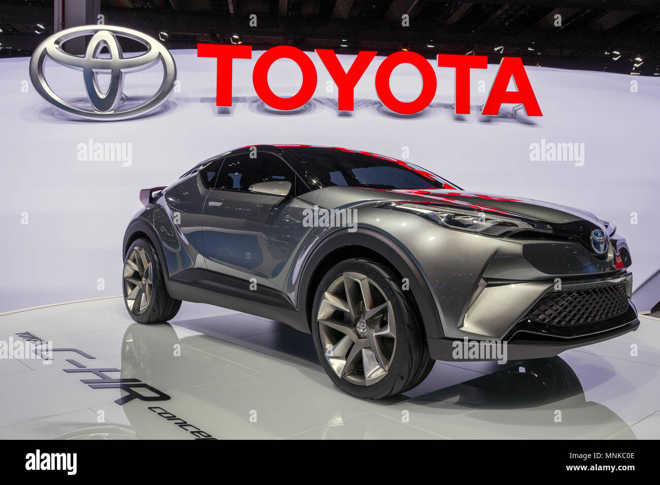 Francoforte, Germania - 16 SET 2015: Toyota C-HR crossover ultracompatto che sta Auto SUV al salone di Francoforte IAA Motor Show. Foto Stock