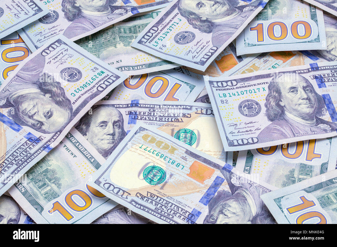 Grande pila di un centinaio di dollari fatture. Foto Stock