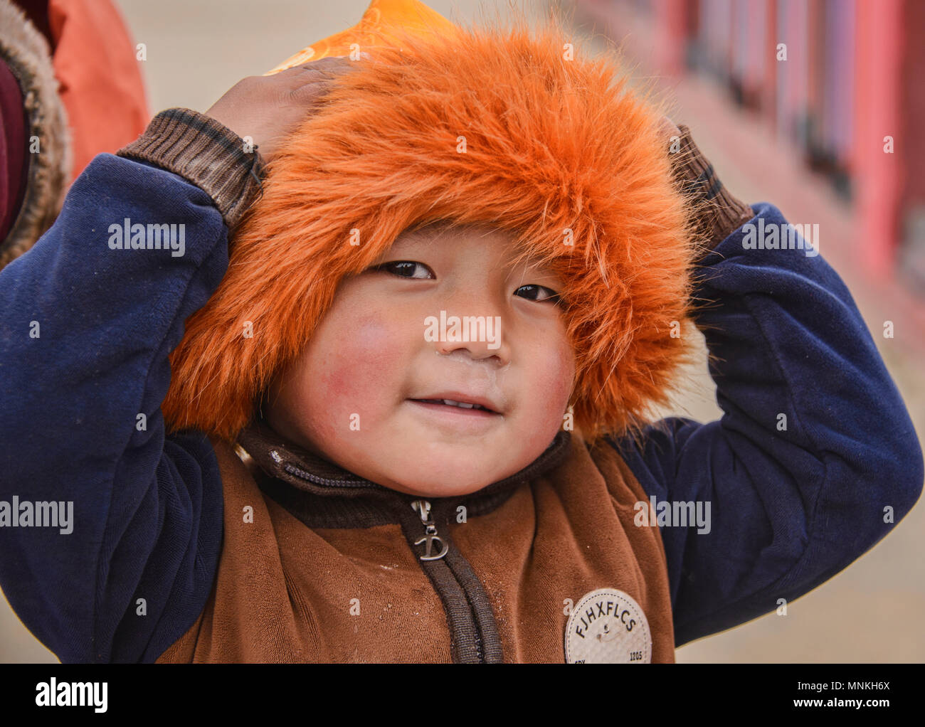 Ragazzo tibetano, Yarchen Gar, Sichuan, in Cina Foto Stock