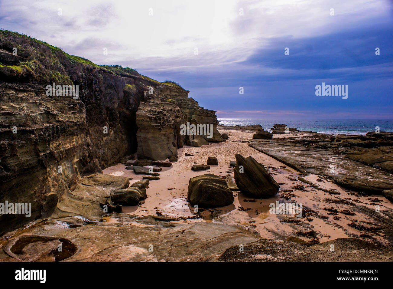 Pioggia nuvole provenienti oltre sul promontorio | Sony DSLR A350 f/3.5-5.6/x18-70 Foto Stock