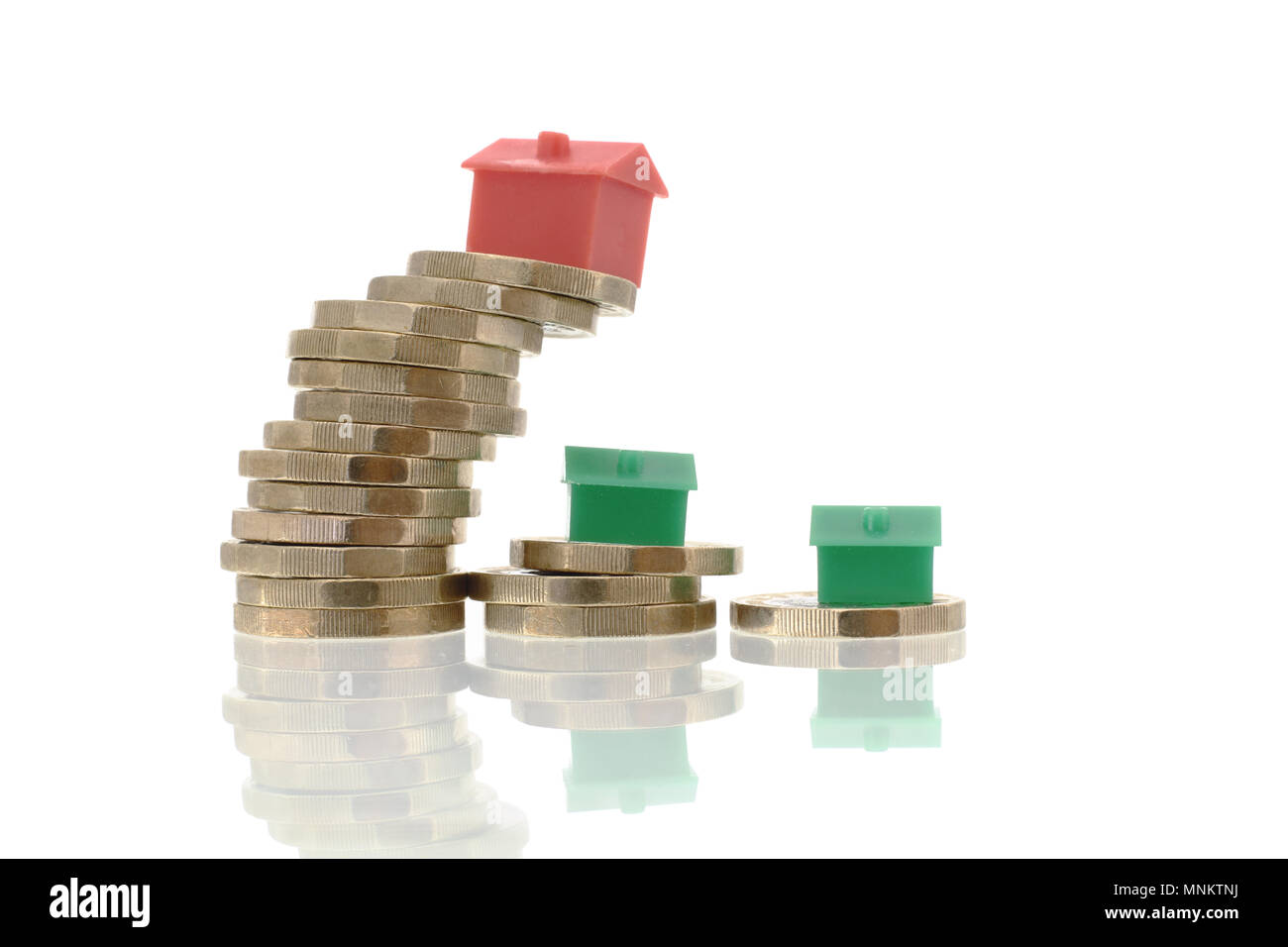 New British una libbra di monete e minuscolo case. Foto Stock