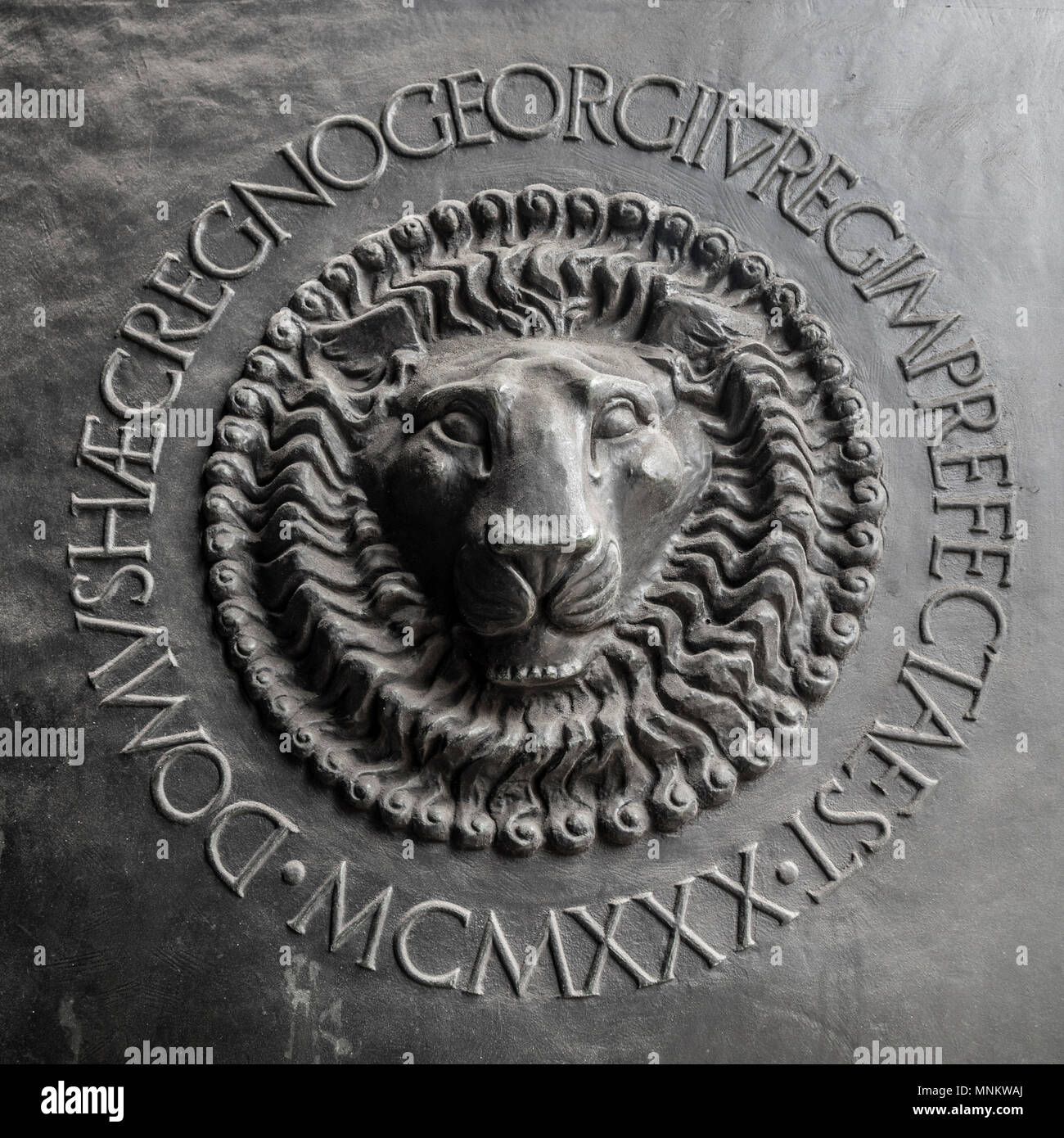 Lions Head sullo sportello anteriore della Bank of England, Londra, Regno Unito. Foto Stock