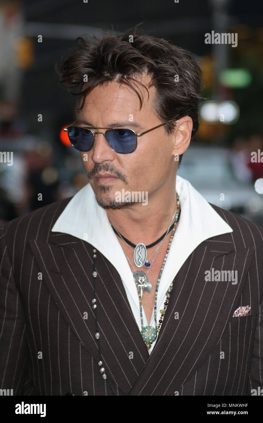 Johnny Depp arriva per il "Late Show con David Letterman' alla Ed Sullivan Theater il 25 giugno 2013 a New York City. Foto Stock