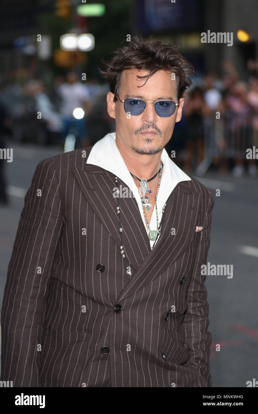 Johnny Depp arriva per il "Late Show con David Letterman' alla Ed Sullivan Theater il 25 giugno 2013 a New York City. Foto Stock