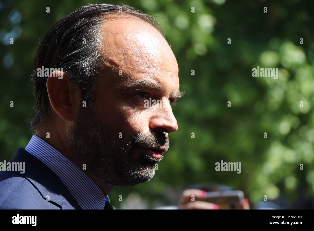 Strasburgo, Francia. 18 Maggio, 2018. Il Primo ministro francese Edouard Philippe parla con i giornalisti come egli arriva durante una visita a ENA (Scuola nazionale di amministrazione) a Strasburgo. Credito: Elyxandro Cegarra SOPA/images/ZUMA filo/Alamy Live News Foto Stock