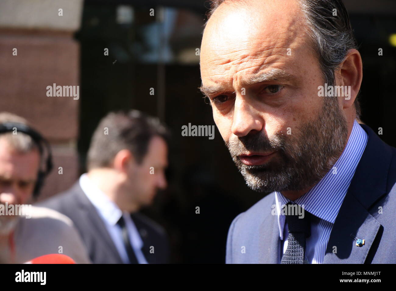 Strasburgo, Francia. 18 Maggio, 2018. Il Primo ministro francese Edouard Philippe parla con i giornalisti come egli arriva durante una visita a ENA (Scuola nazionale di amministrazione) a Strasburgo. Credito: Elyxandro Cegarra SOPA/images/ZUMA filo/Alamy Live News Foto Stock