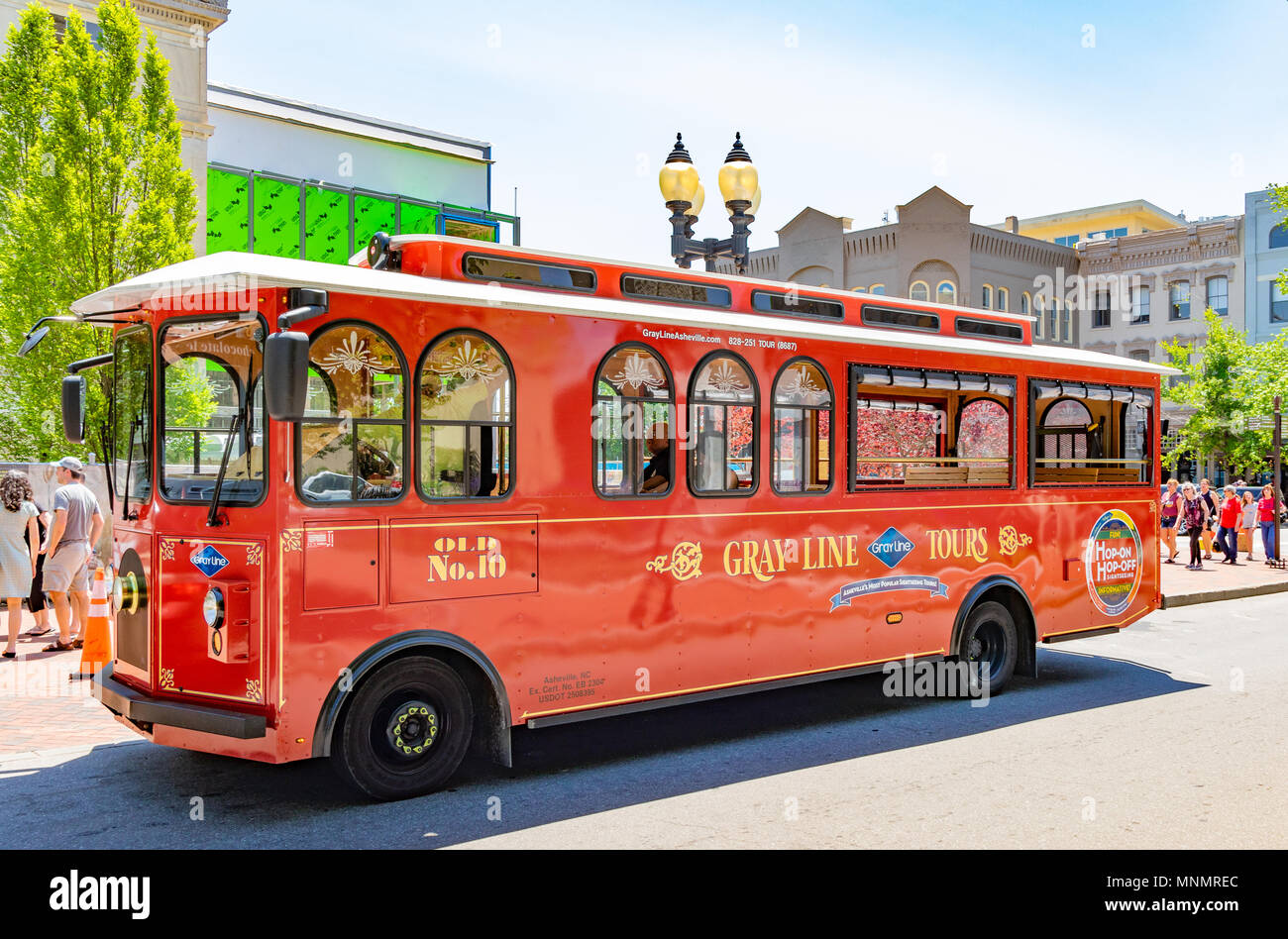 ASHEVILLE, NC, Stati Uniti d'America-13 maggio 18:La linea grigia nostalgico trolley tours evidenziare la storia, le case e gli hot-spot con la variopinta città di montagna. Foto Stock