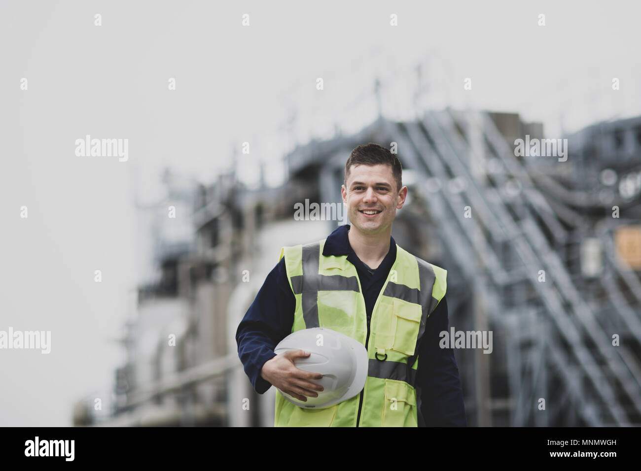 Operaio industriale sul sito Foto Stock