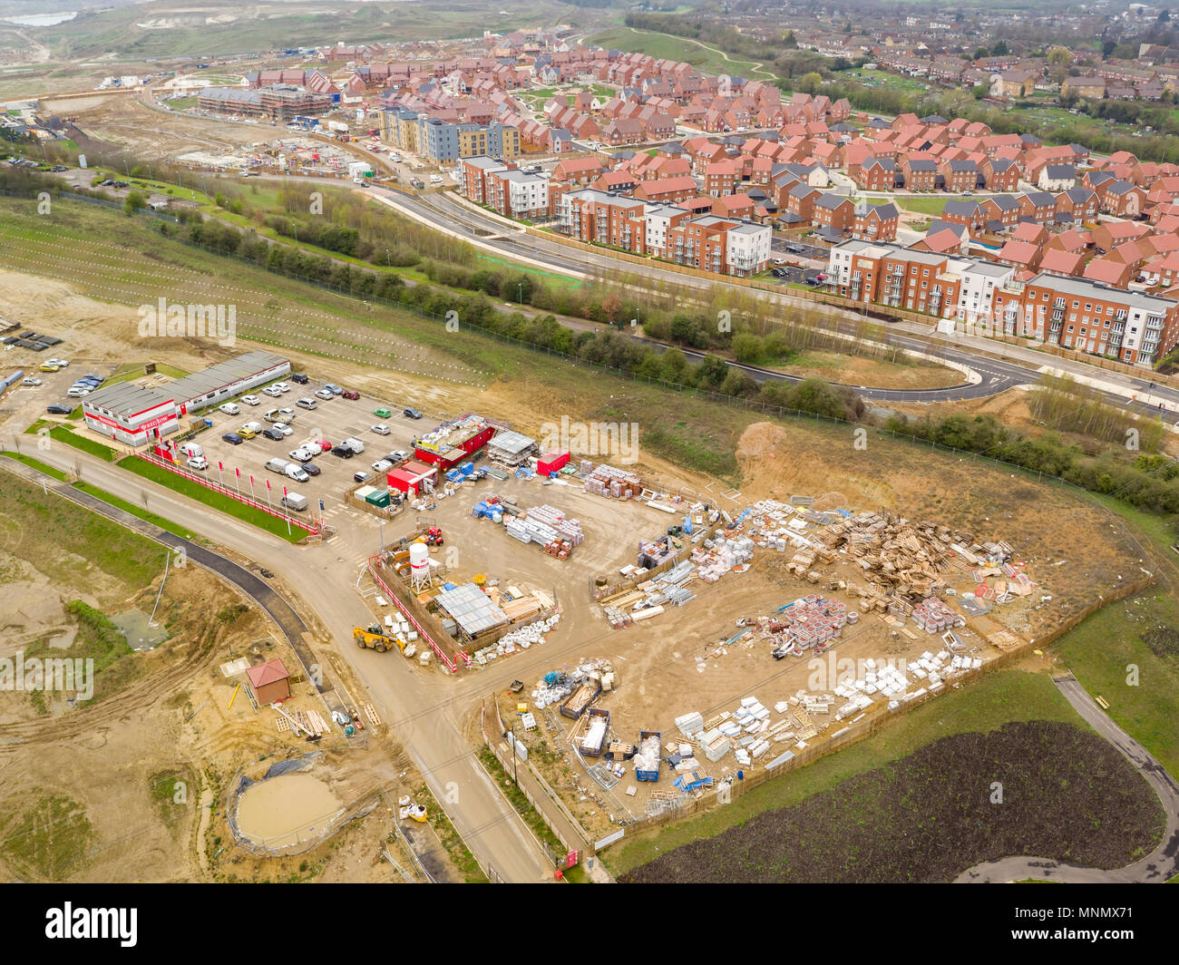 Vedute aeree di Redrow Homes sito- Ebbsfleet Green situato in Ebbsfleet Garden City, Kent, Regno Unito Foto Stock