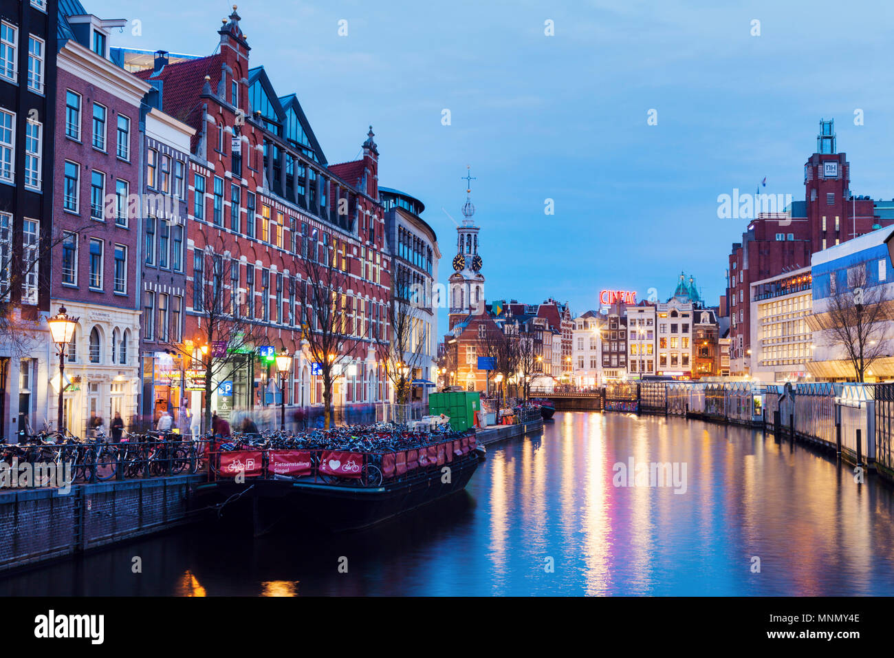 Paesi Bassi, Amsterdam, Canal al crepuscolo Foto Stock