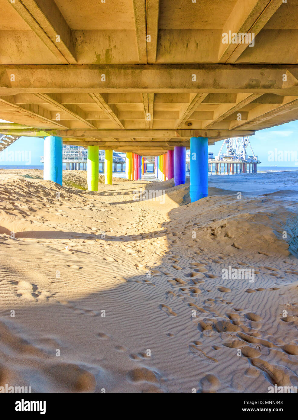 Sotto il molo di Scheveningen, Paesi Bassi Foto Stock