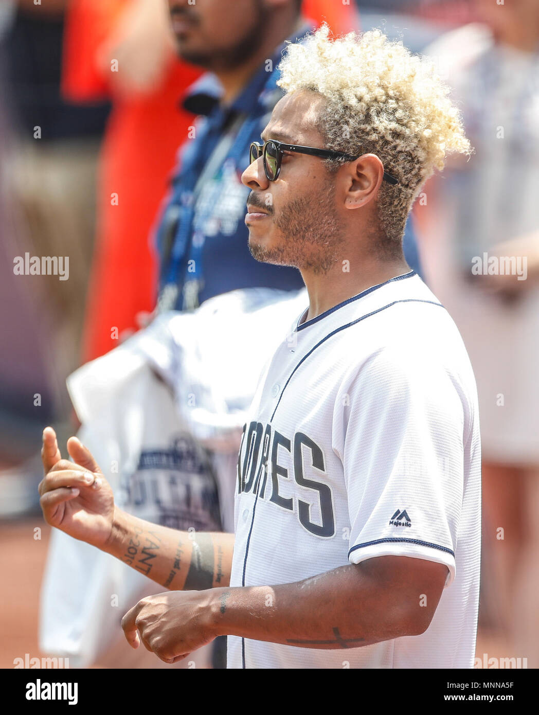 Kalimba canta el himno nacional. Acciones del Partido de beisbol, Dodgers de Los Angeles contra Padres de San Diego, tercer juego de la Serie en Mexico de las Ligas Mayores del Beisbol, realizado en el Estadio de los Sultanes de Monterrey, Messico el domingo 6 de Mayo 2018. (Foto: Luis Gutierrez) Foto Stock