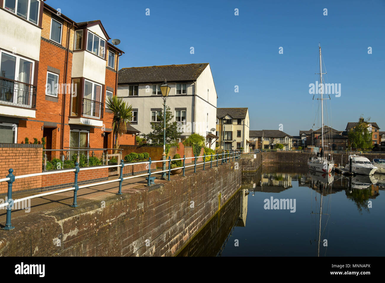 Case moderne sul lungomare a Penarth Marina vicino a Cardiff Foto Stock