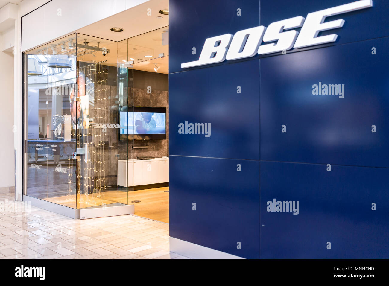 Tysons, Stati Uniti d'America - 26 Gennaio 2018: Bose closeup store entrata segno shopping a Tyson's Corner Mall di Fairfax, Virginia da Mclean Foto Stock