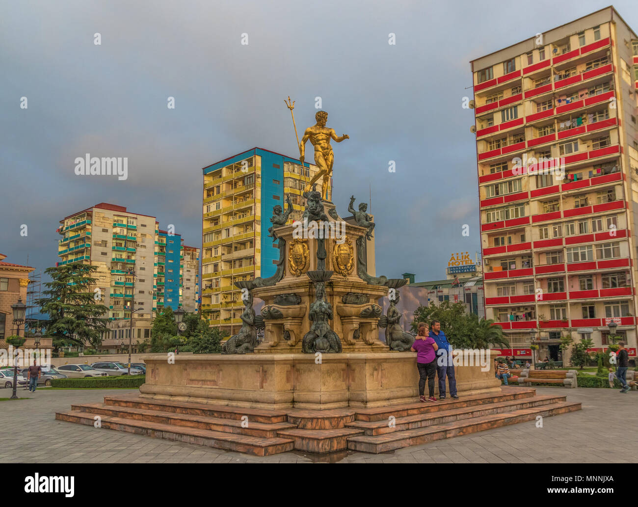 Batumi è una città di mare considerato il Georgian Las Vegas, ma anche molto gradevole di architettura. Qui la principale piazza della Città Vecchia Foto Stock