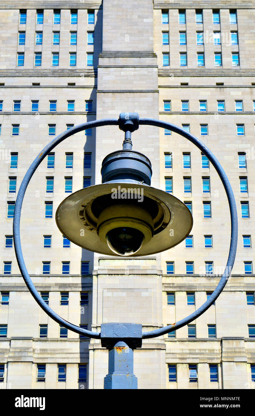 Senate House (Art deco: 1937) Università di Londra, Malet Street, Londra, Inghilterra, Regno Unito. Edificio Art deco, centro amministrativo e Biblioteca centrale di Foto Stock