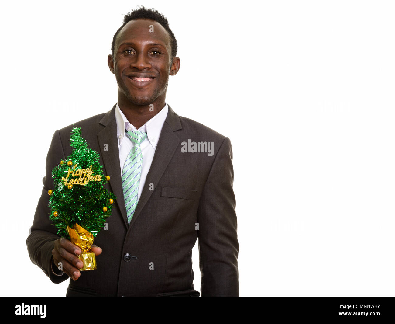 Giovani felici Africano nero imprenditore sorridente tenendo Happ Foto Stock