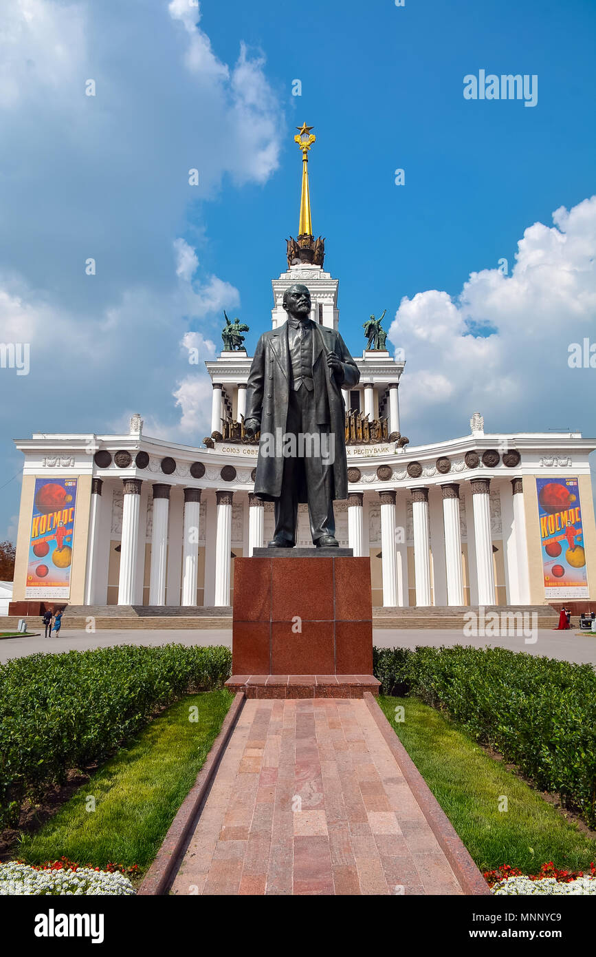 Russia, Mosca, 11 maggio 2018. Monumento a Vladimir Lenin sul complesso espositivo VDNH Foto Stock