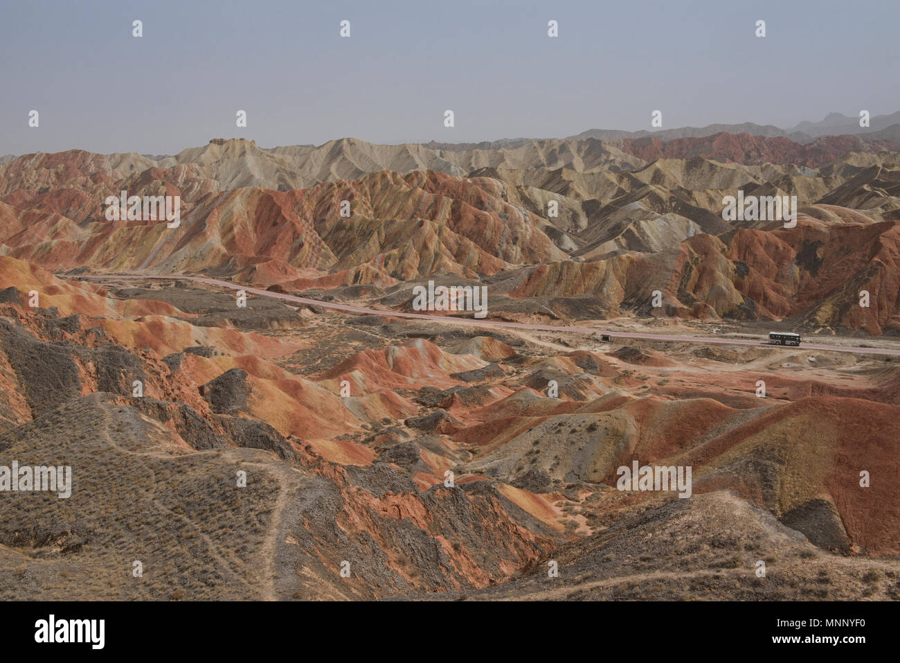 Vivid colorato in arenaria Danxia Zhangye rilievi parco geologico, Gansu, Cina Foto Stock