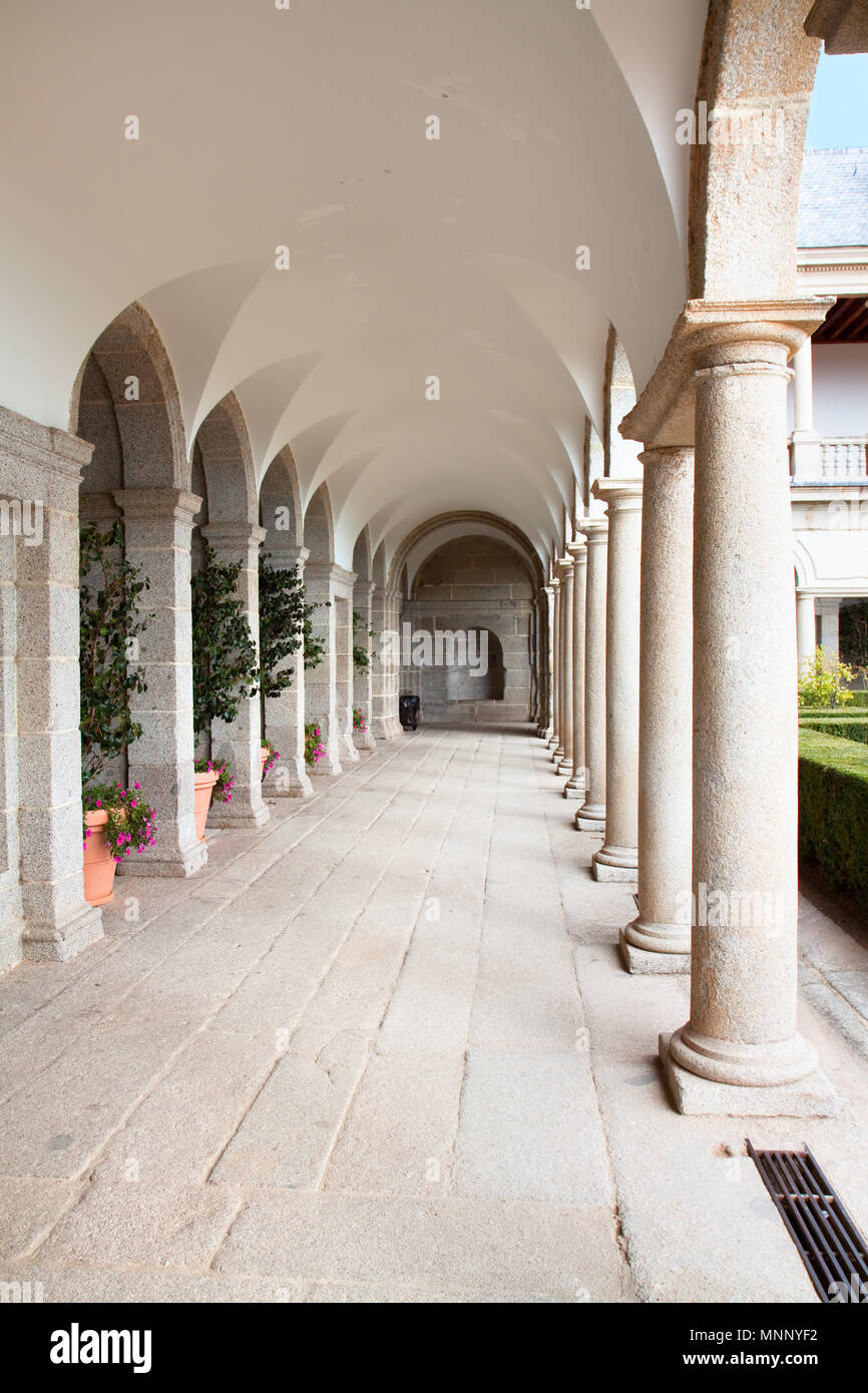 Le colonne nel Monastero Reale di San Lorenzo de El Escorial El Escorial, Spagna Foto Stock