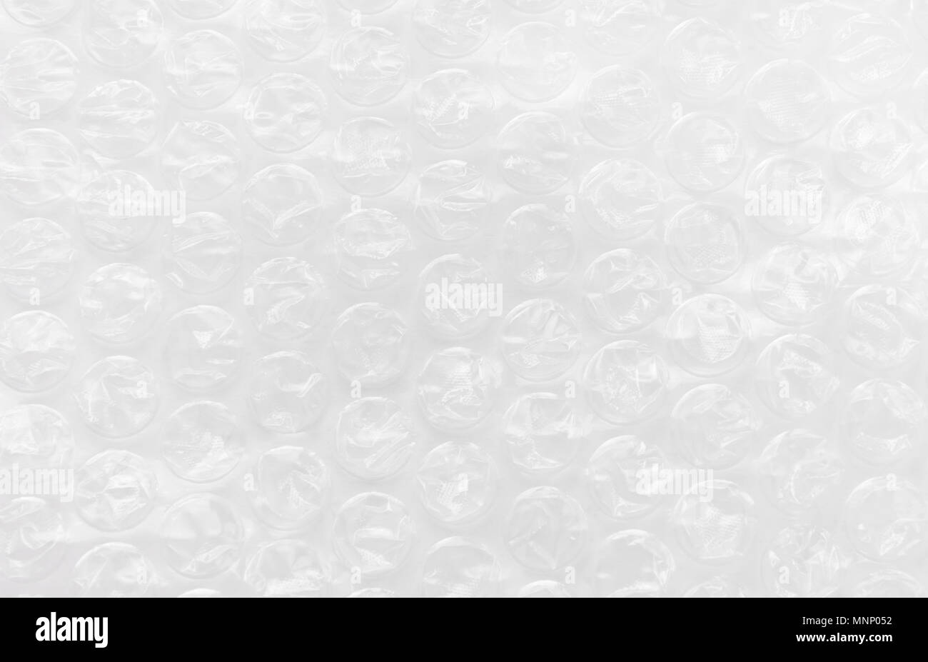 Sfondo bianco del loro film, un sacco di bolle. Imballaggio di plastica per la protezione Foto Stock