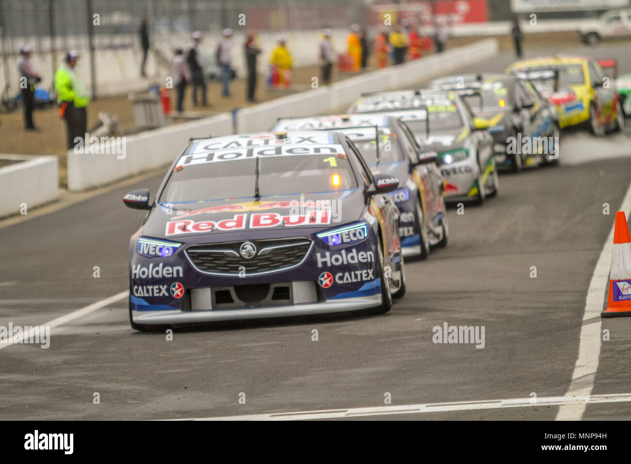 Winton SuperSprint , Winton, Victoria ,l'Australia il 19 maggio 2018. No. 1 Jamie Whincup racing per la Triple Eight Race Engineering alla guida del suo Holden Commodore ZB lasciando Pit Lane per pratica tre Credito: Brett keating/Alamy Live News Foto Stock