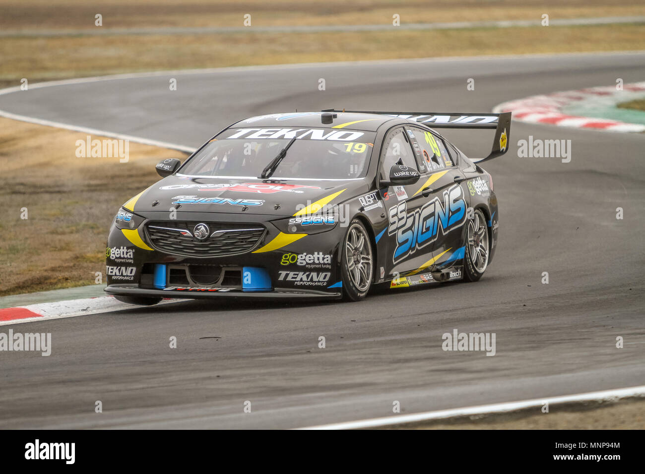 Winton SuperSprint , Winton, Victoria ,l'Australia il 19 maggio 2018. No. 19 Jack Le Brocq racing per Tekno Autosports alla guida del suo Holden Commodore ZB durante la pratica di tre. Credito: Brett keating/Alamy Live News Foto Stock