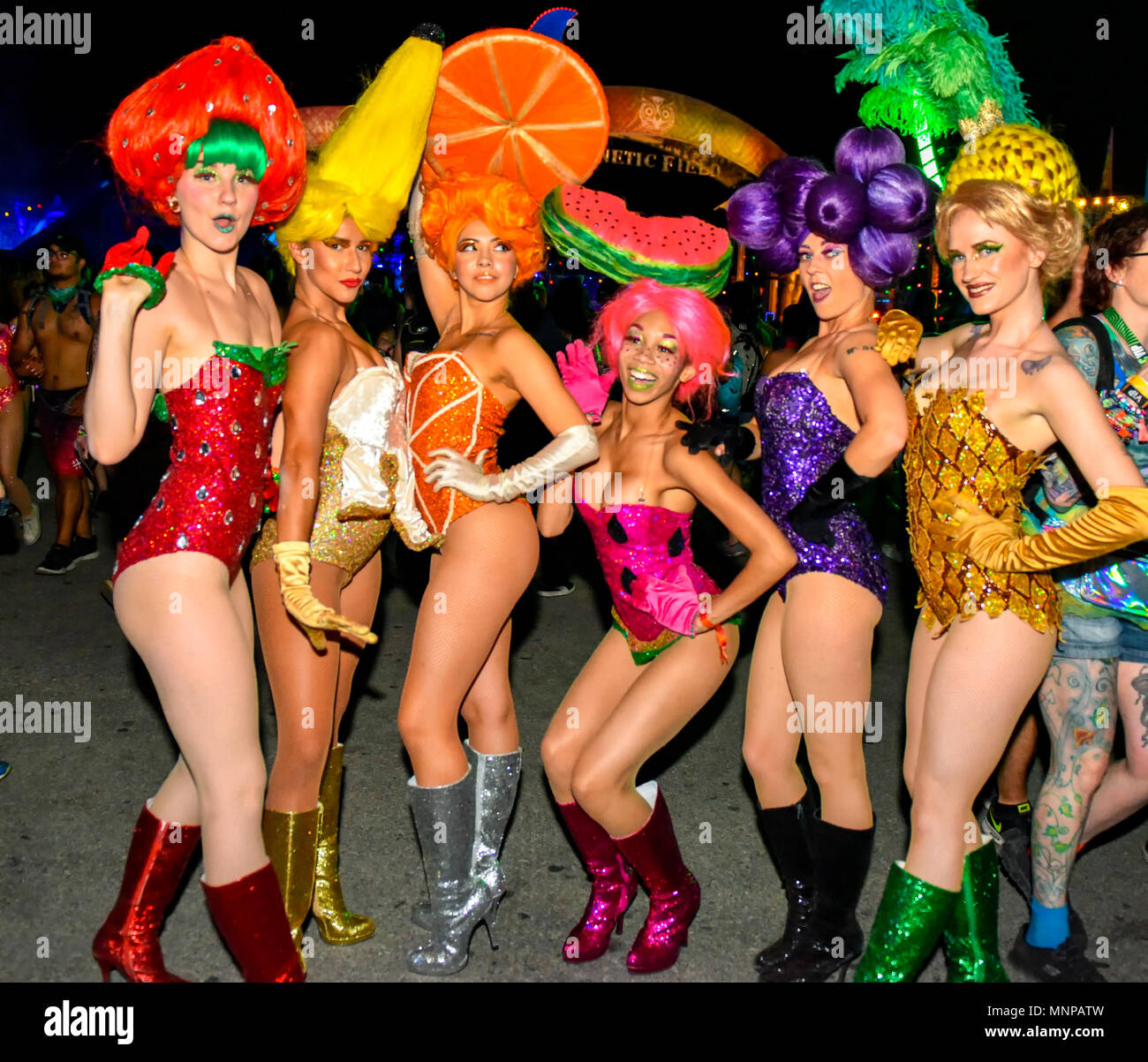 Las Vegas, Nevada, USA. 18 maggio 2018 - i musicisti "frutta succosa' al 2018 Daisy il Carnevale, il festival di edc giorno uno. - Photo credit: Ken Howard/Alamy Foto Stock