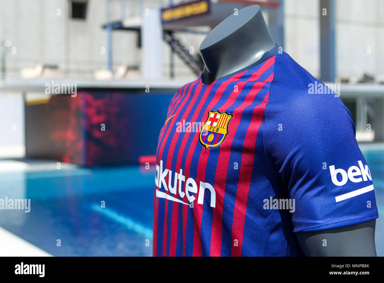 Piscines de Montjuic, Barcelona, Spagna 19 maggio 2018. FC Barcelona Kit di lancio per la stagione 2018-2019; New FC Barcelona shirt per la stagione 2018-19 Credit: Azione Plus immagini di sport/Alamy Live News Credit: Azione Plus immagini di sport/Alamy Live News Foto Stock