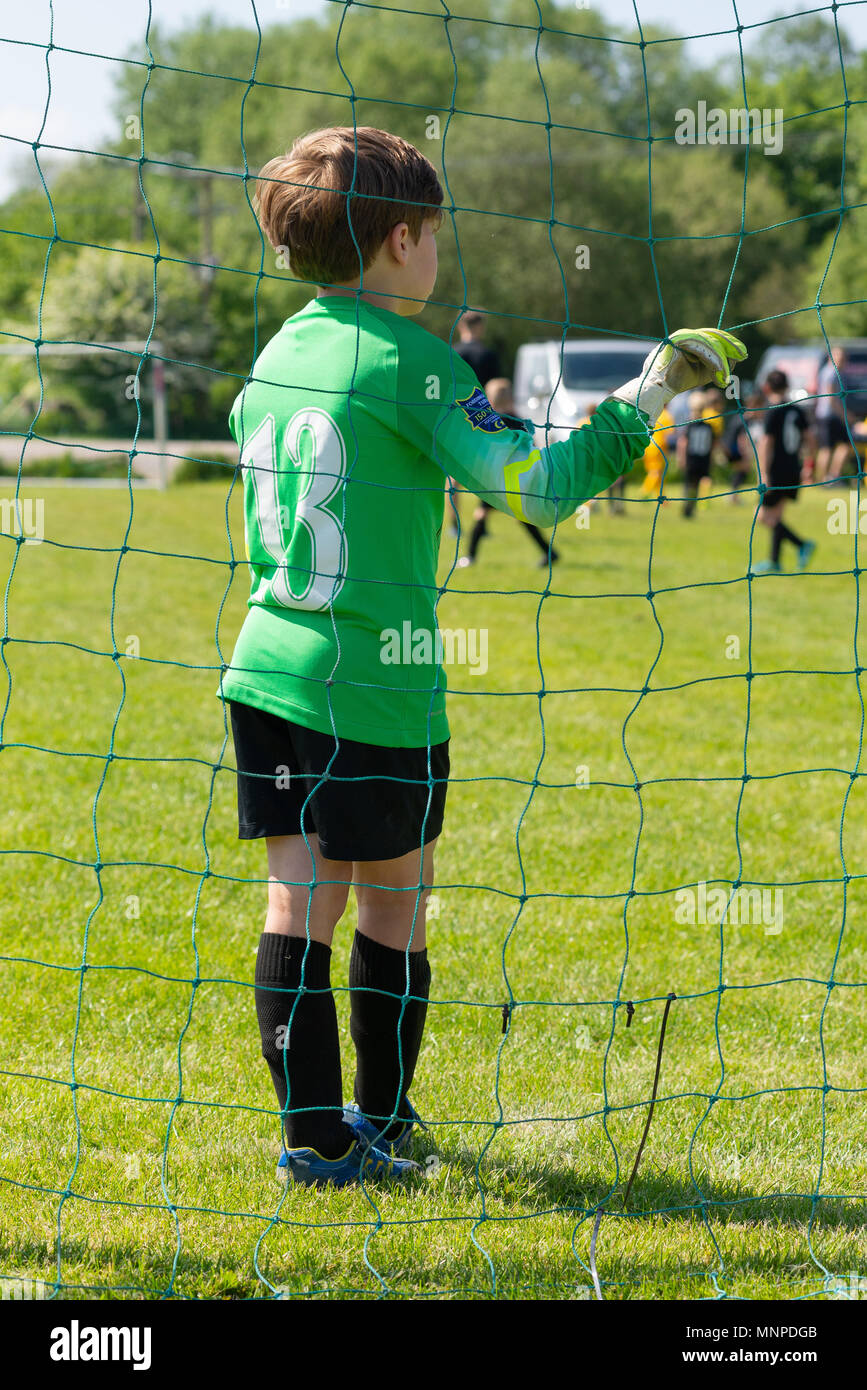 Fordingbridge, Hampshire, Regno Unito, 19th maggio 2018. La locale squadra di calcio amatoriale Turks celebra i 150 anni dalla sua formazione, rendendola la più antica squadra di calcio dell'Hampshire. Un Festival del calcio organizzato per la giornata include sessioni di allenamento per i giovani e una visita della più alta Oxford United Football Academy per sfidare i talenti locali in partite competitive. Foto Stock