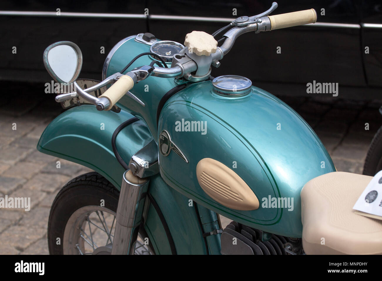 Sofia, Bulgaria - 19 Maggio 2018: vecchio retrò retrò o vetture retrò e motocicli Credito: Emil Djumailiev djumandji/Alamy Live News Foto Stock