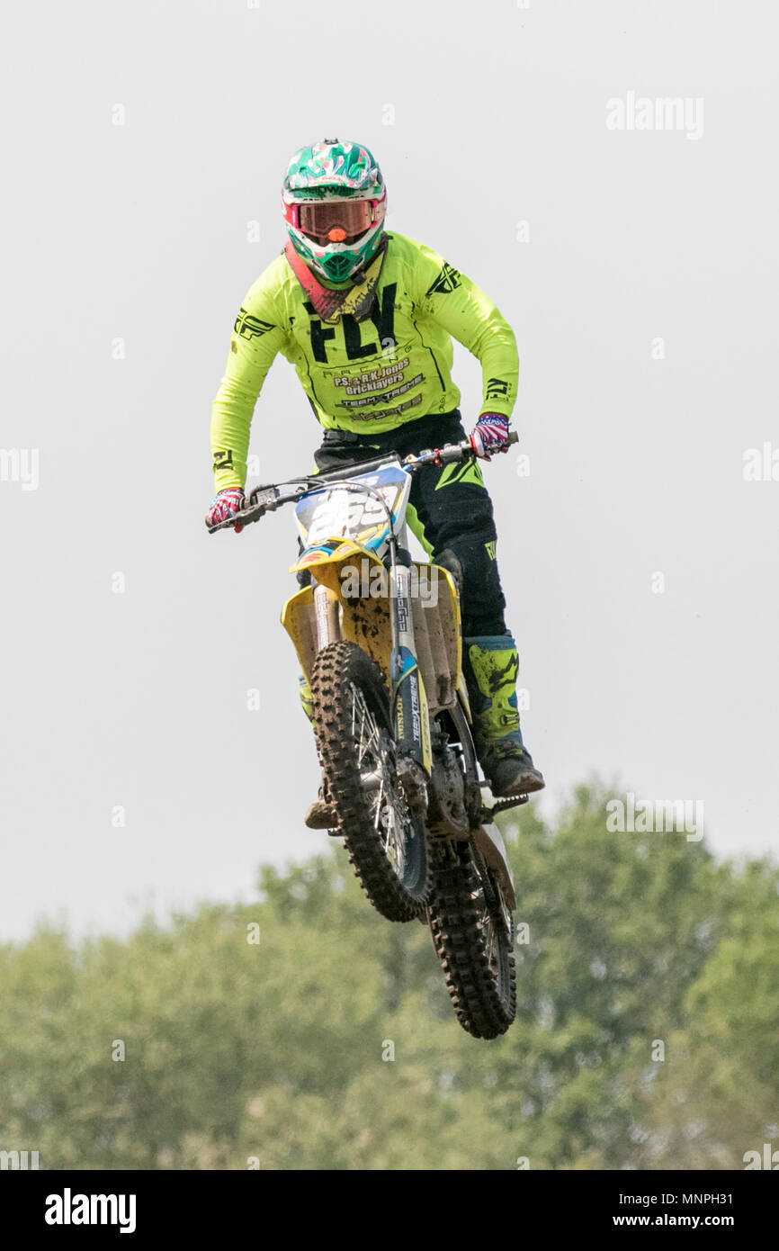 MX Nationals Motocross Championship, Preston Docks, Lancashire. 19th maggio 2018. La crema del talento britannico Motocross si porterà sul circuito di Preston Docks in Lancashire per un weekend della Michelin MX Nationals. I «cittadini» offrono un intero weekend di corse con 26 corse in due giorni, e le classi di catering per SW/BW 85, MXY1 e 2, MX1 e MX2 Clubman fino al Pro MX1 e MX2 ‘più veloce 40’; Il palcoscenico è destinato a un ricco programma di corse da campionato britannico al top del suo gioco. Credit: Cernan Elias/Alamy Live News Foto Stock
